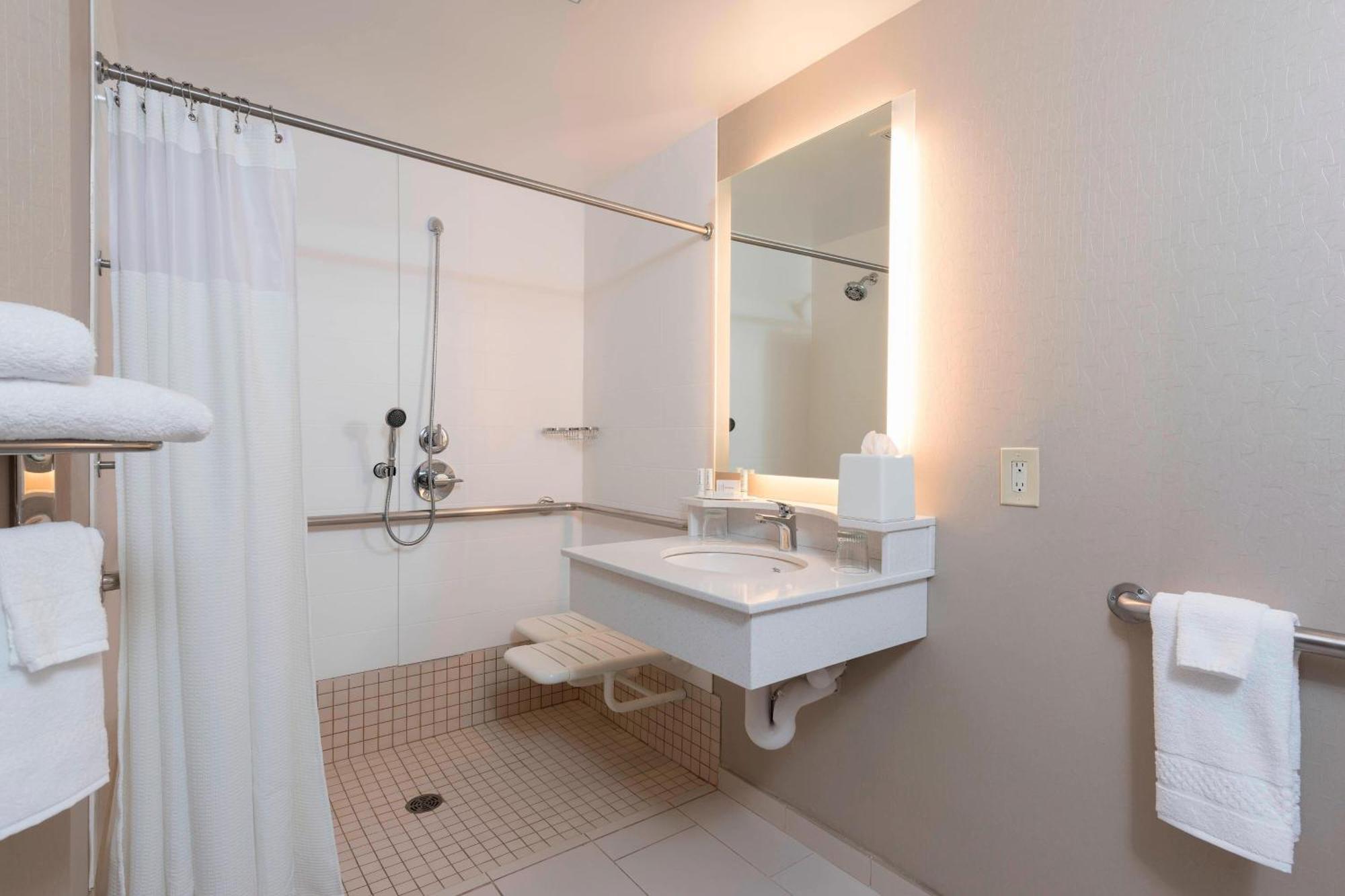 Springhill Suites Grand Rapids North Εξωτερικό φωτογραφία