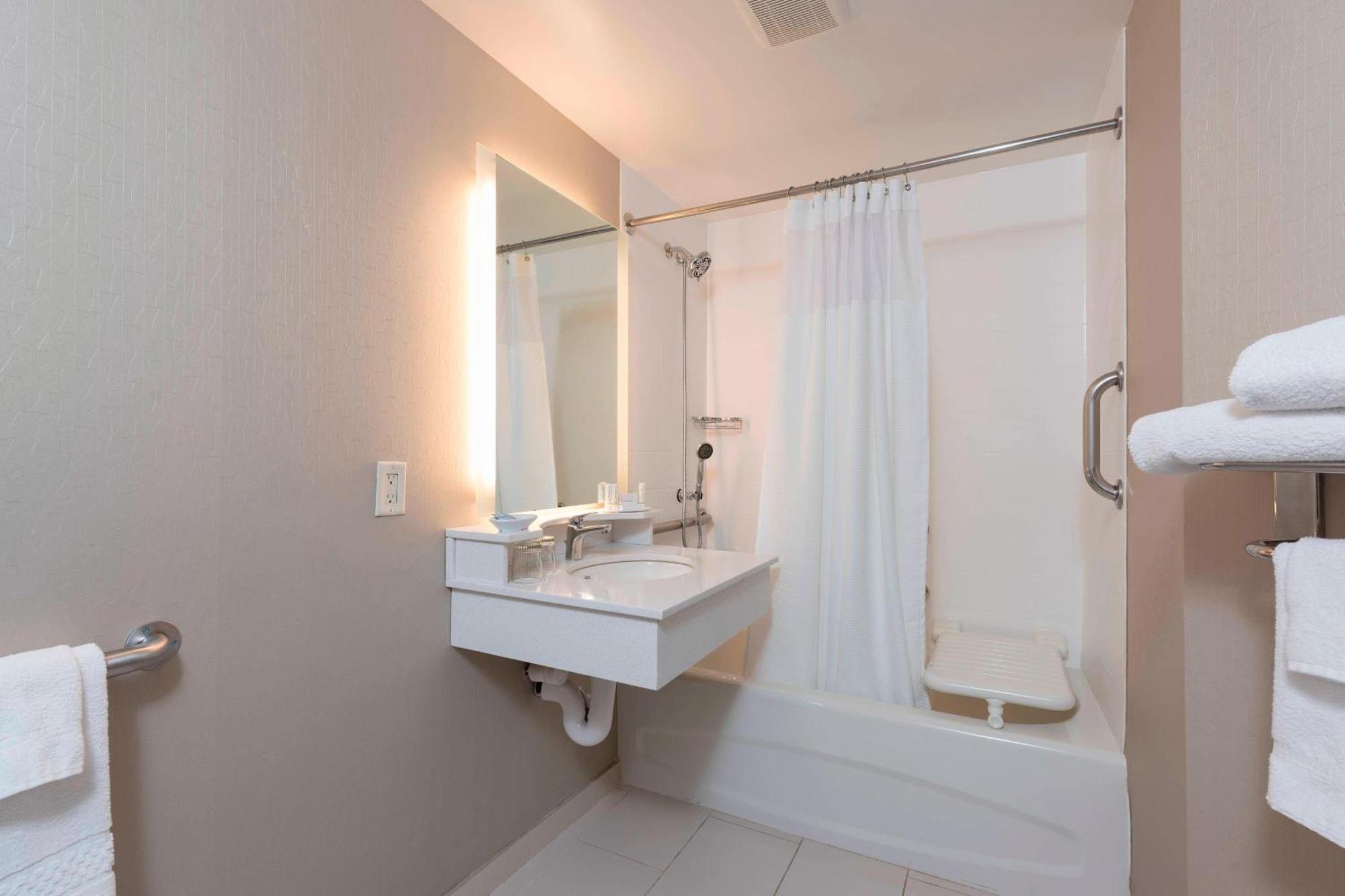 Springhill Suites Grand Rapids North Εξωτερικό φωτογραφία