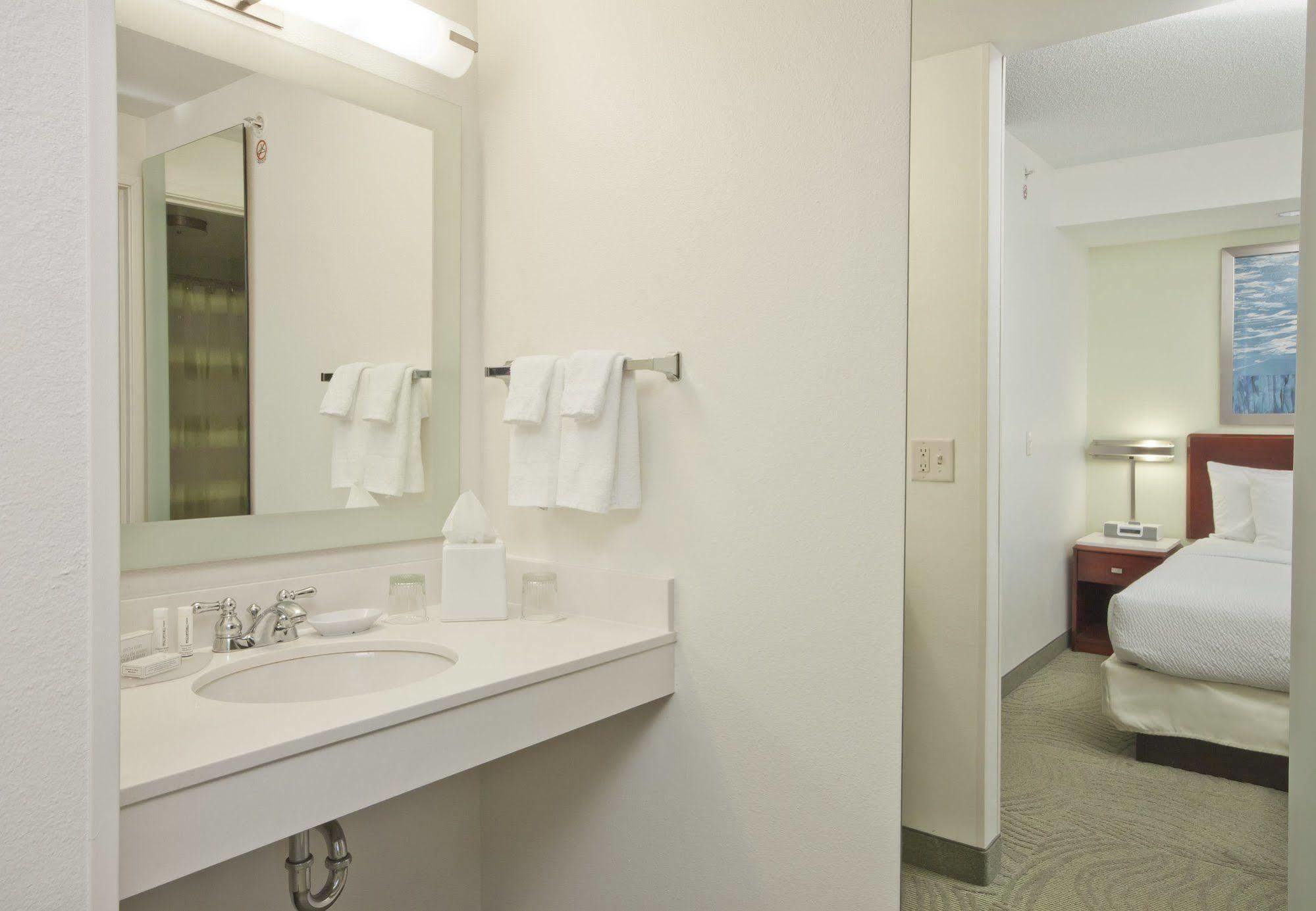 Springhill Suites Grand Rapids North Εξωτερικό φωτογραφία